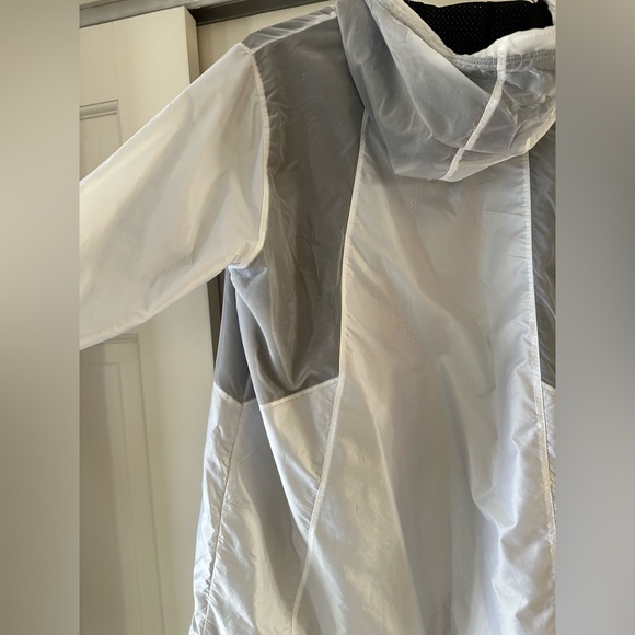 Under Armour Lightweight Ladies Jacket - Picture 8 of 9